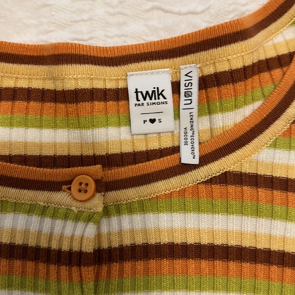 Long Sleeve Top - Picture 3 of 3